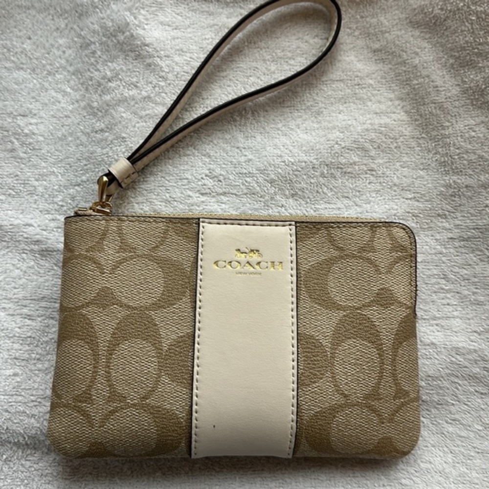 Coach 58035 Corner Zip Wristlet In Signature Canvas IN Light Khaki Chalk NWT